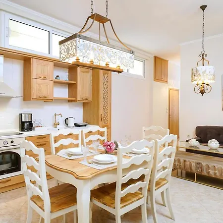 Luxury House Niso 斯卡拉索提罗斯